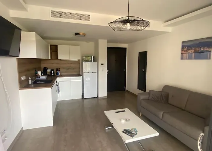 : Superbe Dans Neuve 阿雅克肖